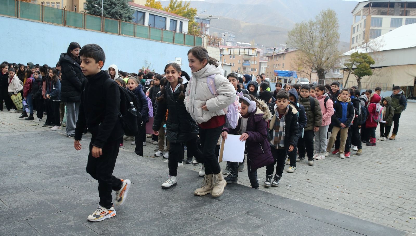 Okullarda yeniden ders zili çaldı